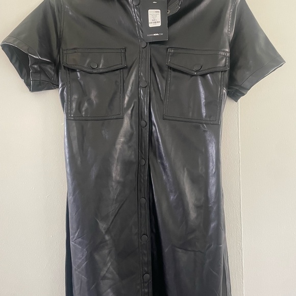 Women's dress - Picture 2 of 3